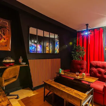 Cinema Apartment *