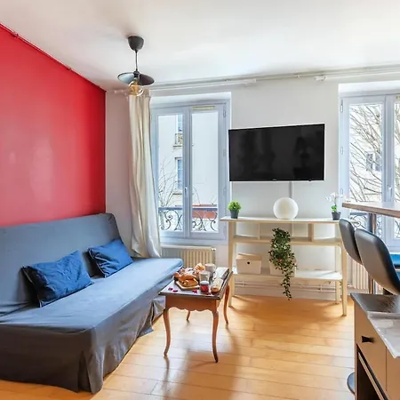 Cinema Apartment *
